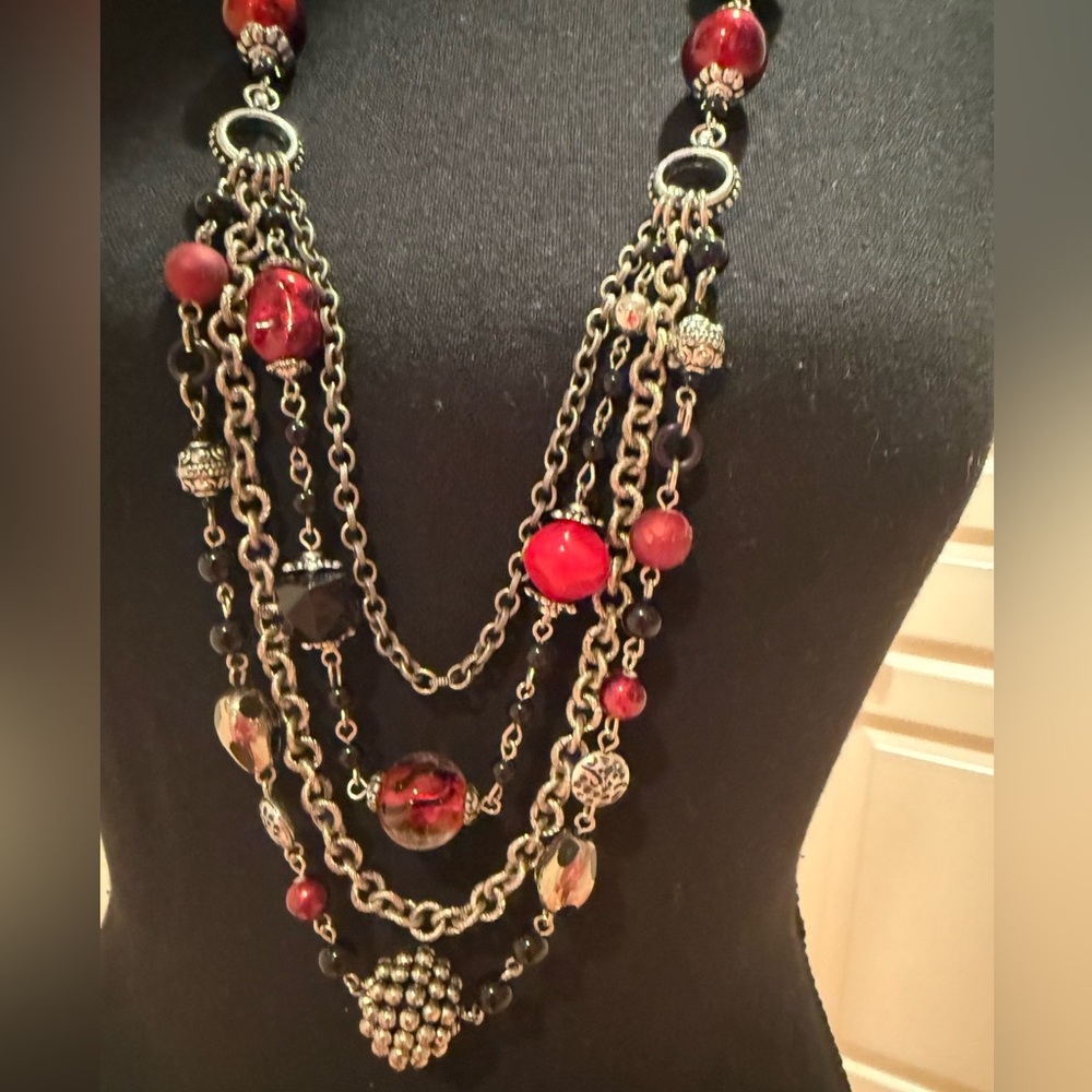 Elegant Red and Black Beaded Necklace